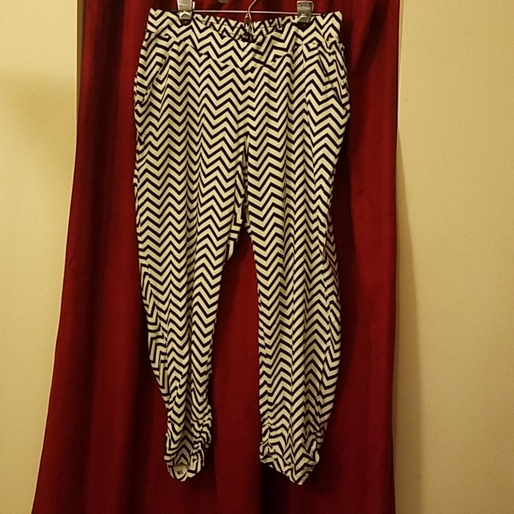 Torrid zig zag print pants